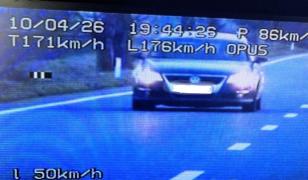 Șoferiță prinsă cu 176 km/h pe DN 38. Motivul invocat: 