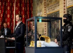 A început procesul în cazul furtului Coifului de la Coţofeneşti şi al brăţărilor de aur