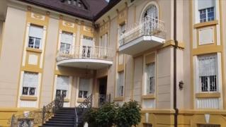 Şeful de clan Momiţă Bona, evacuat din vila istorică pe care a ocupat-o ilegal 20 de ani. Cum a "decorat-o"