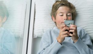 UE a lansat aplicaţia pentru verificarea vârstei pe reţelele sociale. Utilizatorii vor încărca buletinul