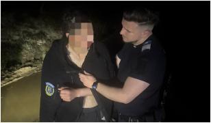 Urmărit de un urs în pădure, un tânăr și-a abandonat motocicleta pentru a scăpa. A fost salvat de jandarmi