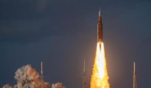 De ce ziua de joi este decisivă pentru succesul misiunii Artemis 2. Manevra crucială a capsulei Orion