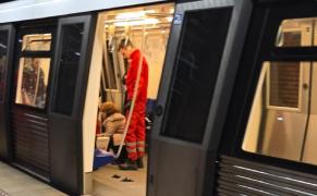 Incident la staţia de metrou Unirii. Medicii au intervenit în cazul unui pasager