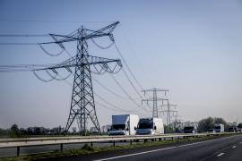 Energie pe hârtie: zeci de mii de MW, ținuți pe loc de firme fără angajați și fără venituri