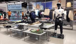 Un mare lanţ de magazine, prezent şi la noi, dă afară 1.400 de oameni. În ianuarie a mai concediat alţi 800