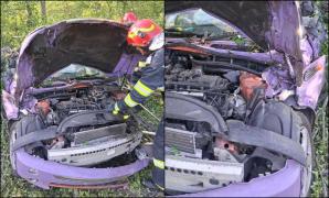 O tânără de 18 ani a murit în Giurgiu, după ce maşina condusă de cea mai bună prietenă a intrat într-un copac