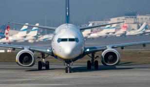 Criza combustibililor pune presiune pe operatorii low-cost. Prețurile biletelor ar putea crește