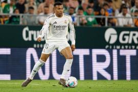 Mbappe, accidentat la coapsa stângă, ar putea lipsi cel puţin două săptămâni de pe teren