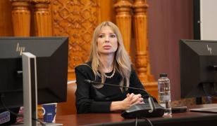 Prima demisie din PSD după anunţul moţiunii. Senatoarea Victoria Stoiciu: Nu voi gira normalizarea fascismului