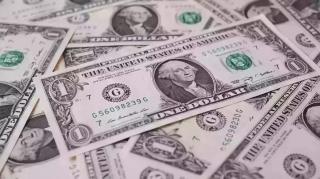 Leul românesc pierde teren important în raport cu dolarul american