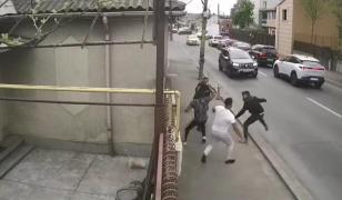 Doi bărbați coborâți dintr-o mașină au bătut doi pietoni în Constanța, apoi au fugit. Agresorii sunt căutaţi