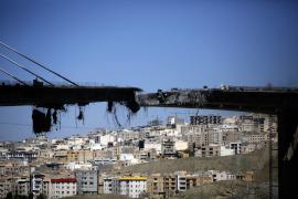 Cel mai mare pod din Iran, distrus.  Rusia, China și Franța se opun la ONU folosirii forţei în Ormuz