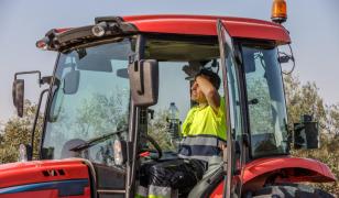 Se caută români care știu meserie. Salarii de până la 6.100 de euro