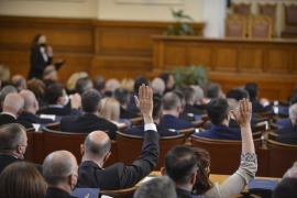 Cel mai bătrân șef de stat din lume. După 43 de ani la putere, introduce funcția de vicepreședinte
