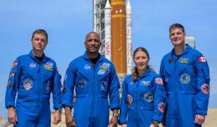 Punctul culminant al misiunii Artemis 2. Astronauţii vor zbura astăzi în jurul Lunii