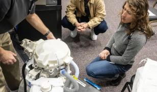 Houston, avem din nou o problemă cu toaleta. Avaria de 23 mil. $ care le-a dat bătăi de cap astronauților