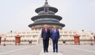 Xi Jinping l-a dus pe Donald Trump să vadă celebrul Templu al Cerului. Reacţia localnicilor curioşi