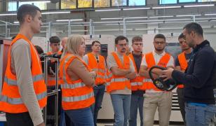 O companie gigant prezentă şi în România îşi închide patru fabrici din Turcia şi oferă angajaţilor 12 salarii