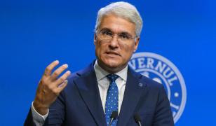 Dragoş Pîslaru, după ce a declarat că este întreţinut de soţie: 