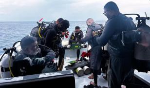Un scafandru a murit în timpul operaţiunii de căutare a celor cinci turişti morţi în Maldive