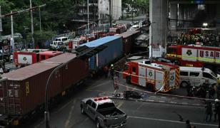 Cel puţin 8 morţi şi zeci de răniţi după ce un un marfar a intrat în coliziune cu un autobuz în Bangkok