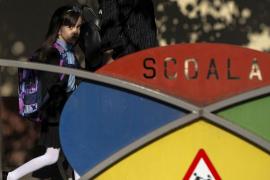 A murit în curtea școlii. Un elev de clasa a VIII-a din Bacău s-a stins sub privirile colegilor