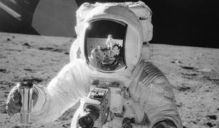 Echipajul Apollo 12 a raportat obiecte misterioase zburătoare în timpul misiunii. Documentele, făcute publice