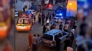 Un bărbat din Iaşi, deranjat de zgomotul din faţa blocului, a luat la bătaie mai mulţi tineri: "Toți golanii"