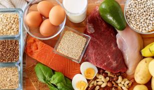 Proteina rămâne cel mai popular macronutrient al momentului. De câtă proteină are nevoie corpul uman