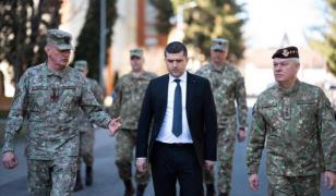 Avionul militar cu care Radu Miruţă s-a deplasat în Lituania a avut semnalul GPS bruiat lângă graniţa cu Rusia