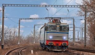 60 de călători au fost evacuaţi după ce locomotiva unui tren a luat foc, în Maramureş
