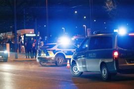 Bătaie cu macete, pistoale şi sticle între 2 grupuri de români din Dortmund. 4 persoane au fost rănite