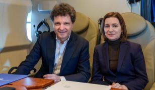 Nicuşor Dan şi Maia Sandu au zburat împreună spre Armenia la Summit-ul Comunităţii Politice Europene
