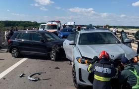 Haos în trafic la finalul vacanţei de 1 Mai. Accident în lanț cu 7 maşini pe A3 și filtre pe A2, la Feteşti