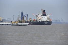 Petrolul se scumpește din nou după amenințările lui Trump la adresa Iranului. Analist: Armistiţiul se destramă
