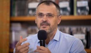 Ghinea (USR): Eu, personal, mi-aş tăia mâna decât să votez un premier Predoiu