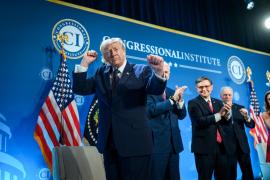 Donald Trump amână taxele vamale pentru UE după discuţia cu Ursula von der Leyen