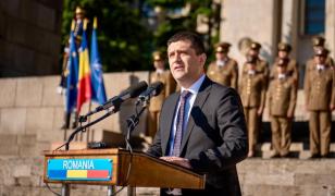 Deviată sau nedeviată, drona cu explozibil de la Galaţi e responsabilitatea Rusiei, spune ministrul Apărării