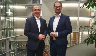 Octavian Ursu, românul care conduce un oraș din Germania, a fost reales primar. Reacția lui Dominic Fritz