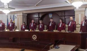 CCR amână sesizarea trimisă de Grindeanu privind un posibil conflict juridic între Guvern și Parlament