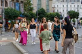 Românii nu mai fac copii: naşterile, în scădere faţă de anul trecut. Au crescut şi decesele