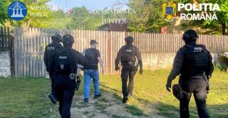 Cercetat pentru că a organizat ilegal o 