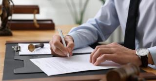 Notar din Capitală, trimis în judecată pentru că nu a virat către stat impozite şi contribuţii de 1,5 mil. €