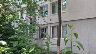 Anchetă după moartea băieţelului de 2 ani din Galaţi. Mama stătea baricadată în casă de câteva zile