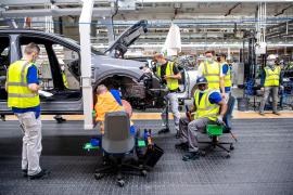 Lovitură uriașă în industria auto: al doilea cel mai mare producător taie 19.000 de posturi
