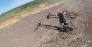 Două fete de 12 ani, la spital după ce au căzut cu trotineta. Alte două minore, cercetate pentru că au mutat-o