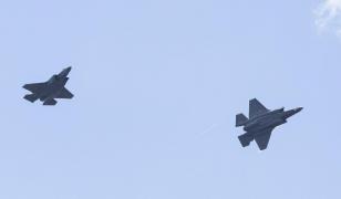Primele două avioane F-35 stealth ale Poloniei au efectuat primul zbor deasupra ţării