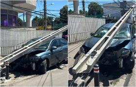 Maşină făcută zob, după ce şoferiţa de 19 ani a intrat într-un stâlp, în Craiova