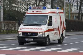 Doi români, răniți grav după ce au căzut de la 8 metri de pe o clădire din Austria