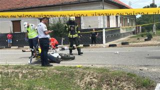 Impact fatal pe o şosea din Timiş. Doi tineri au murit, după ce au intrat cu motocicleta într-o maşină 